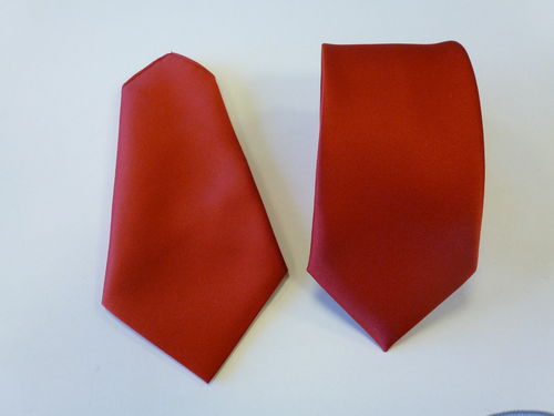 Corbata raso 8 cm, pañuelo rojo