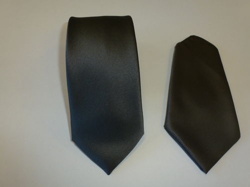 Corbata raso 8 cm, pañuelo gris oscuro