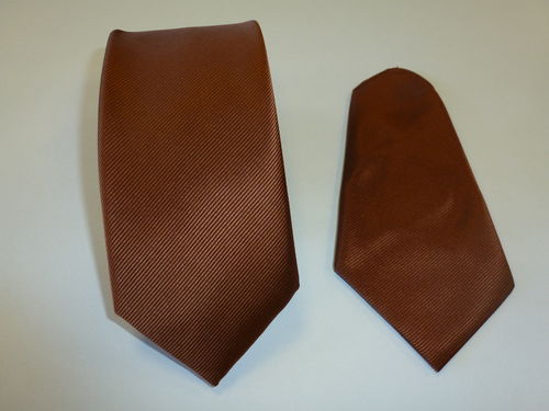 Corbata microfibra falso liso 8 cm y pañuelo marròn