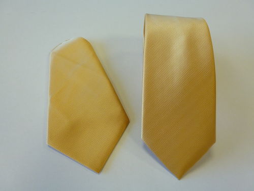 Corbata microfibra falso liso 8 cm y pañuelo vainilla